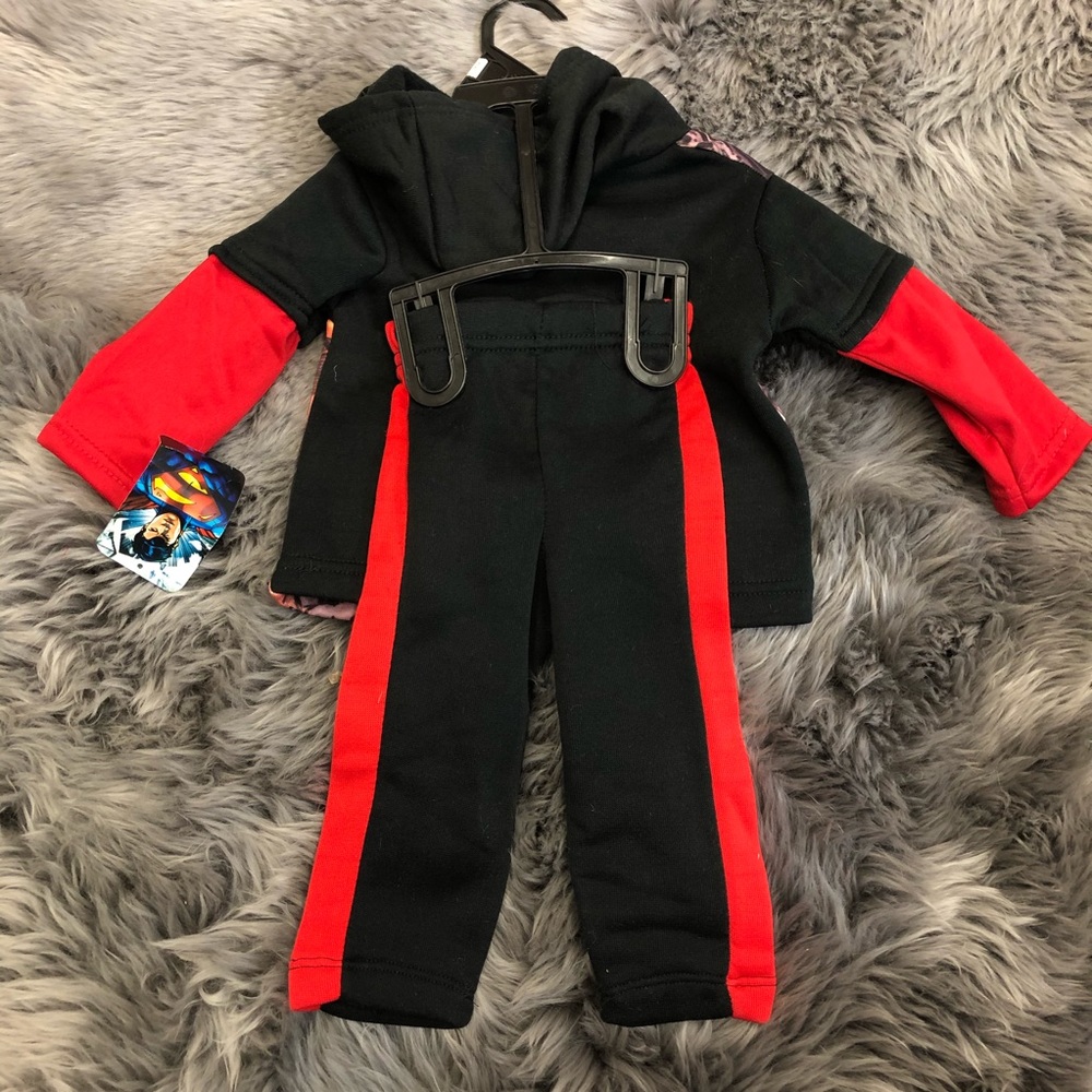 DC Comics | Boy's Superman 2 Piece Jogger Set | Black and Red | Size 2T - Picture 2 of 4